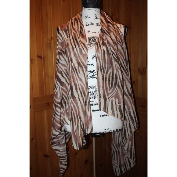 Lavello Accents Convertible Vest OS Animal Print - Picture 2 of 6